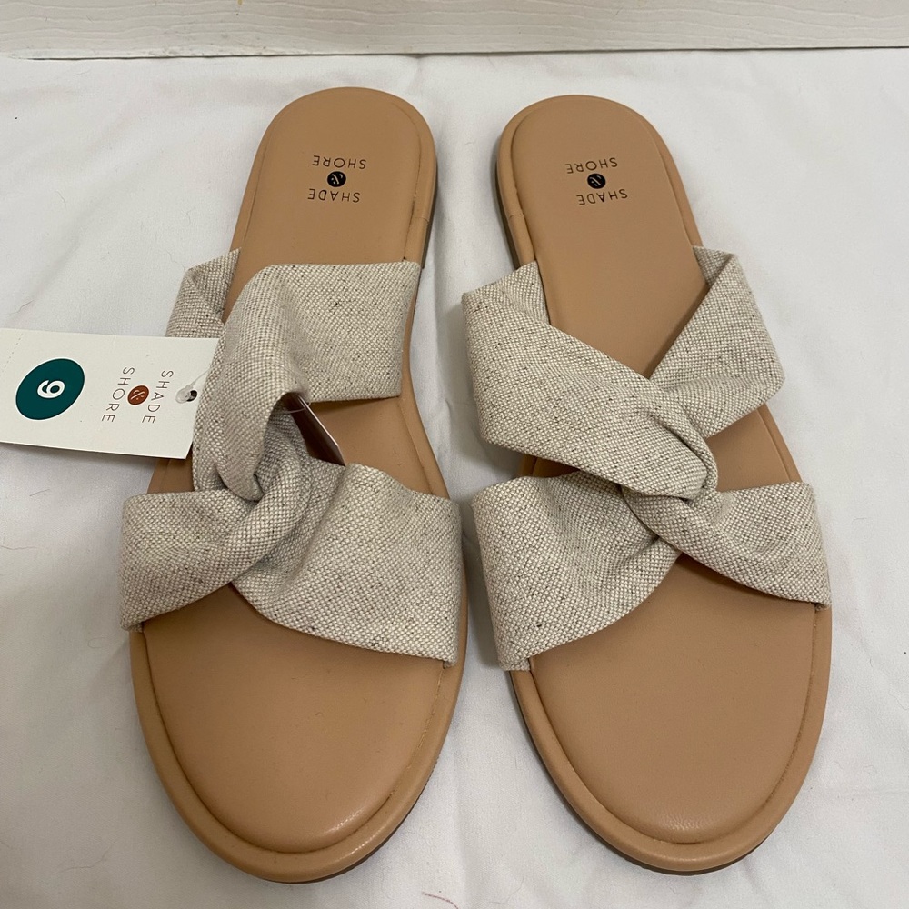 NWT Shade and Shore tan sandals. Size 9
